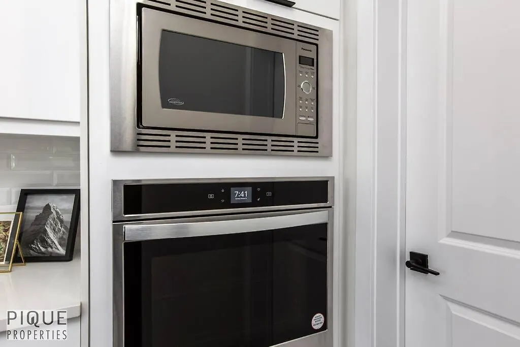 *New*Luxury Living*King Bed*Ac&Fireplace*Sleeps13! Edmonton
